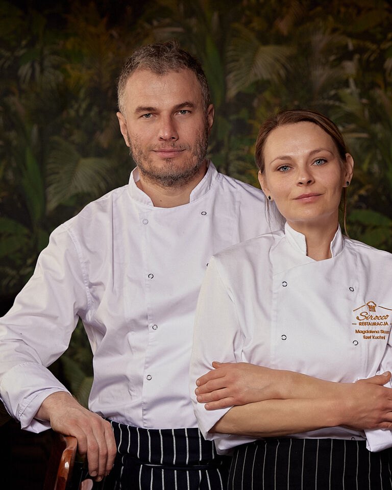 Magdalena i Tomasz — szefowie kuchni Sirocco w białych kitlach